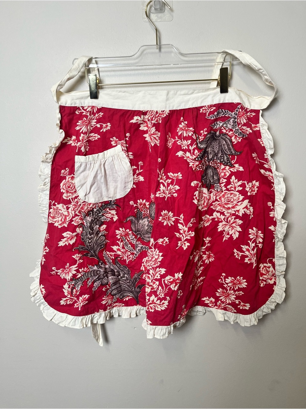 Anthropologie Toile Ruffle Red Floral Tie-Back Apron with White Trim